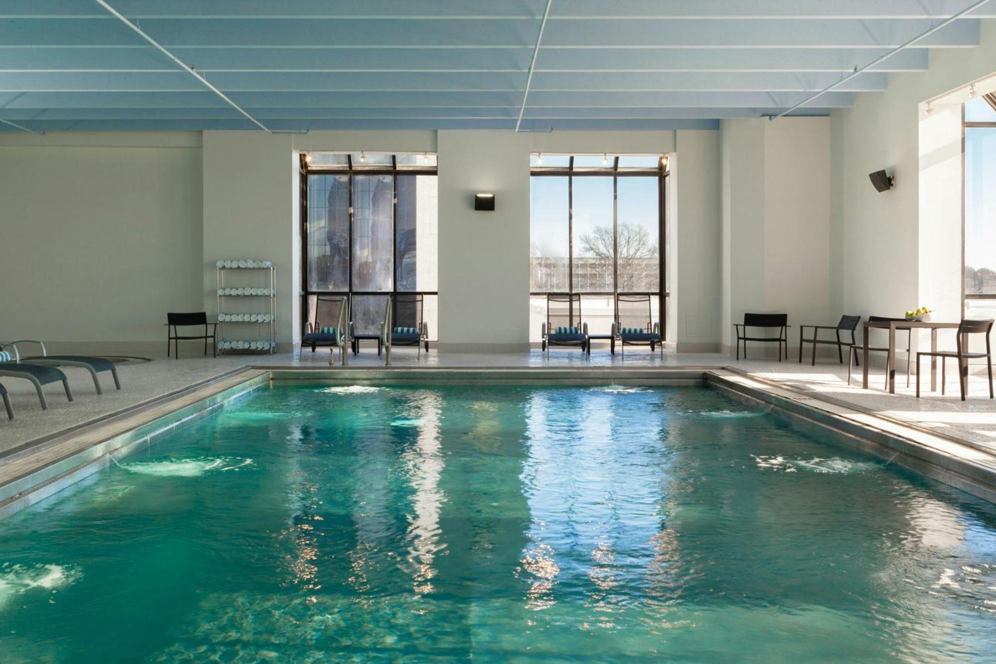 Le Meridien Hotel 4*